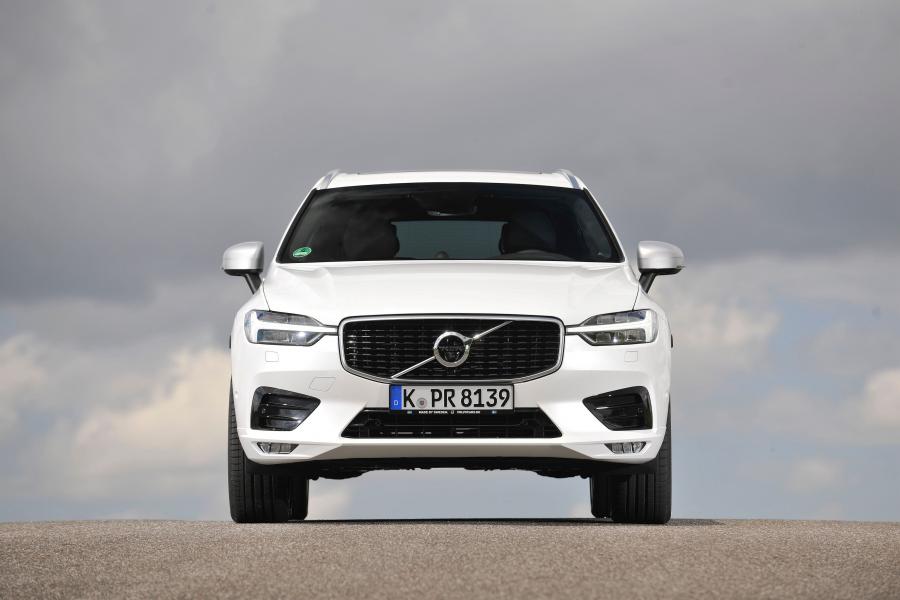  Volvo XC60 D5 R-Design 2017 года  (WW) (фото 5 из 26)